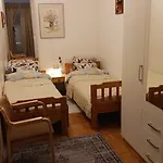 Casa vacanze Family Deluxe - Sleep Well! Very Quiet Night - Queensize Good Quality Twinbed And Second Bedroom 2 Single Beds- Spacious 60m2 - Supermarket Prisma And Restaurang Only 200m - And Trail - Tea And Coffee - Towels