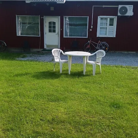 Family Deluxe - Sleep Well! Very Quiet Night - Queensize Good Quality Twinbed And Second Bedroom 2 Single Beds- Spacious 60m2 - Supermarket Prisma And Restaurang Only 200m - And Trail - Tea And Coffee - Towels Semesterbostad Nyslott