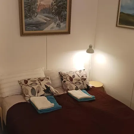 Semesterbostad Family Deluxe - Sleep Well! Very Quiet Night - Queensize Good Quality Twinbed And Second Bedroom 2 Single Beds- Spacious 60m2 - Supermarket Prisma And Restaurang Only 200m - And Trail - Tea And Coffee - Towels