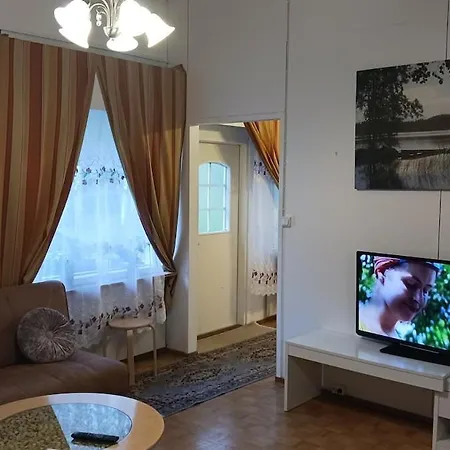 بيت للعطل Family Deluxe - Sleep Well! Very Quiet Night - Queensize Good Quality Twinbed And Second Bedroom 2 Single Beds- Spacious 60m2 - Supermarket Prisma And Restaurang Only 200m - And Trail - Tea And Coffee - Towels سافونلينّا