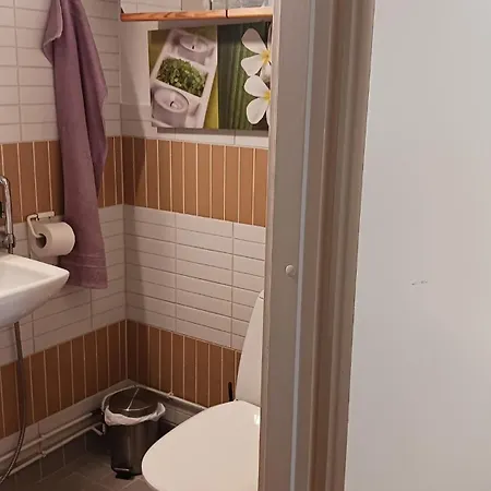 Family Deluxe - Sleep Well! Very Quiet Night - Queensize Good Quality Twinbed And Second Bedroom 2 Single Beds- Spacious 60m2 - Supermarket Prisma And Restaurang Only 200m - And Trail - Tea And Coffee - Towels بيت للعطل *