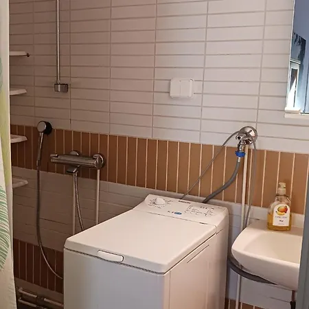 Family Deluxe - Sleep Well! Very Quiet Night - Queensize Good Quality Twinbed And Second Bedroom 2 Single Beds- Spacious 60m2 - Supermarket Prisma And Restaurang Only 200m - And Trail - Tea And Coffee - Towels بيت للعطل
