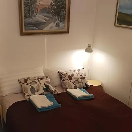 בית נופש Family Deluxe - Sleep Well! Very Quiet Night - Queensize Good Quality Twinbed And Second Bedroom 2 Single Beds- Spacious 60m2 - Supermarket Prisma And Restaurang Only 200m - And Trail - Tea And Coffee - Towels *