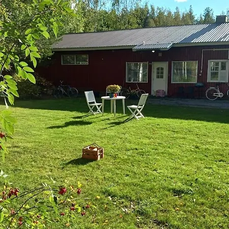 Semesterbostad Family Deluxe - Sleep Well! Very Quiet Night - Queensize Good Quality Twinbed And Second Bedroom 2 Single Beds- Spacious 60m2 - Supermarket Prisma And Restaurang Only 200m - And Trail - Tea And Coffee - Towels Nyslott