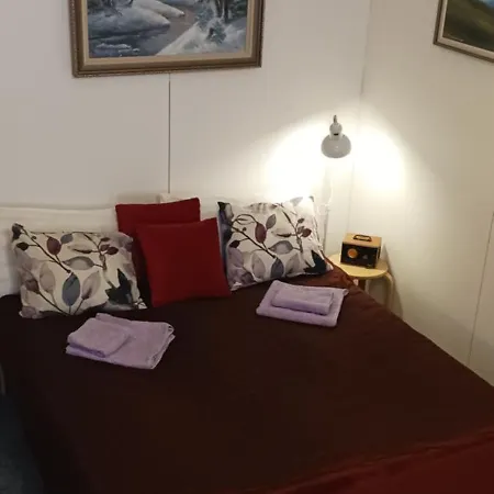 بيت للعطل Family Deluxe - Sleep Well! Very Quiet Night - Queensize Good Quality Twinbed And Second Bedroom 2 Single Beds- Spacious 60m2 - Supermarket Prisma And Restaurang Only 200m - And Trail - Tea And Coffee - Towels