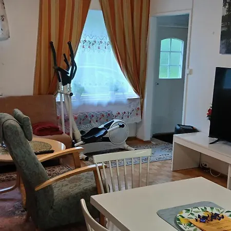 Family Deluxe - Sleep Well! Very Quiet Night - Queensize Good Quality Twinbed And Second Bedroom 2 Single Beds- Spacious 60m2 - Supermarket Prisma And Restaurang Only 200m - And Trail - Tea And Coffee - Towels بيت للعطل سافونلينّا