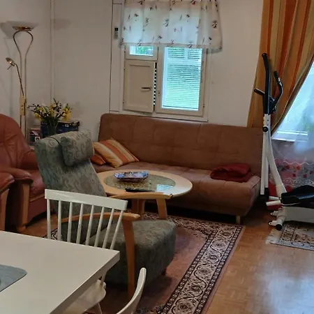 بيت للعطل Family Deluxe - Sleep Well! Very Quiet Night - Queensize Good Quality Twinbed And Second Bedroom 2 Single Beds- Spacious 60m2 - Supermarket Prisma And Restaurang Only 200m - And Trail - Tea And Coffee - Towels *