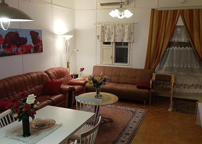 Сasa de vacaciones Family Deluxe - Sleep Well! Very Quiet Night - Queensize Good Quality Twinbed And Second Bedroom 2 Single Beds- Spacious 60m2 - Supermarket Prisma And Restaurang Only 200m - And Trail - Tea And Coffee - Towels *