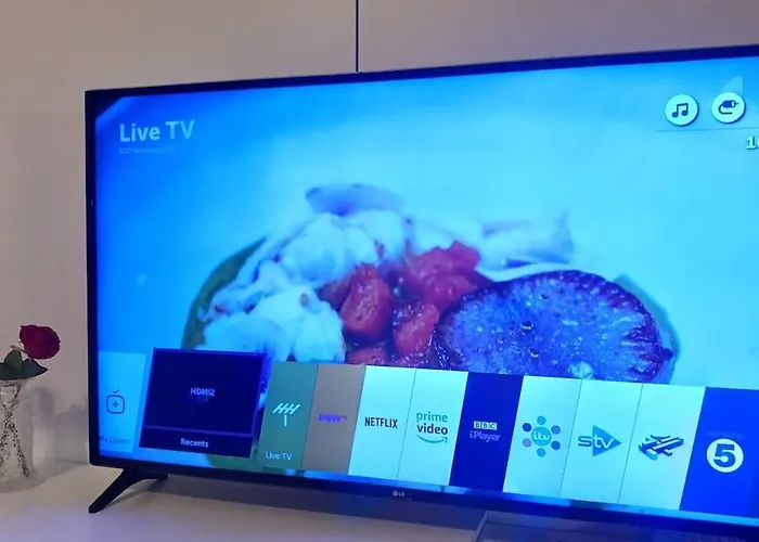 Family Deluxe - Sleep Well! Very Quiet Night - Queensize Good Quality Twinbed And Second Bedroom 2 Single Beds- Spacious 60m2 - Supermarket Prisma And Restaurang Only 200m - And Trail - Tea And Coffee - Towels בית נופש *