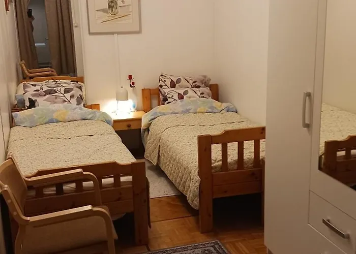 Сasa de vacaciones Family Deluxe - Sleep Well! Very Quiet Night - Queensize Good Quality Twinbed And Second Bedroom 2 Single Beds- Spacious 60m2 - Supermarket Prisma And Restaurang Only 200m - And Trail - Tea And Coffee - Towels