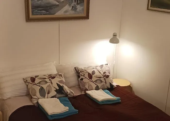 בית נופש Family Deluxe - Sleep Well! Very Quiet Night - Queensize Good Quality Twinbed And Second Bedroom 2 Single Beds- Spacious 60m2 - Supermarket Prisma And Restaurang Only 200m - And Trail - Tea And Coffee - Towels *