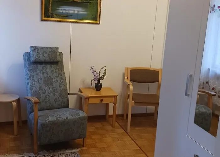 Сasa de vacaciones Family Deluxe - Sleep Well! Very Quiet Night - Queensize Good Quality Twinbed And Second Bedroom 2 Single Beds- Spacious 60m2 - Supermarket Prisma And Restaurang Only 200m - And Trail - Tea And Coffee - Towels