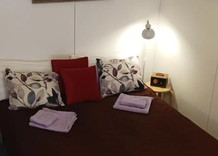 Сasa de vacaciones Family Deluxe - Sleep Well! Very Quiet Night - Queensize Good Quality Twinbed And Second Bedroom 2 Single Beds- Spacious 60m2 - Supermarket Prisma And Restaurang Only 200m - And Trail - Tea And Coffee - Towels