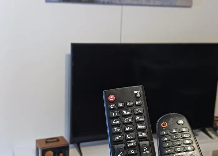 Family Deluxe - Sleep Well! Very Quiet Night - Queensize Good Quality Twinbed And Second Bedroom 2 Single Beds- Spacious 60m2 - Supermarket Prisma And Restaurang Only 200m - And Trail - Tea And Coffee - Towels Сasa de vacaciones